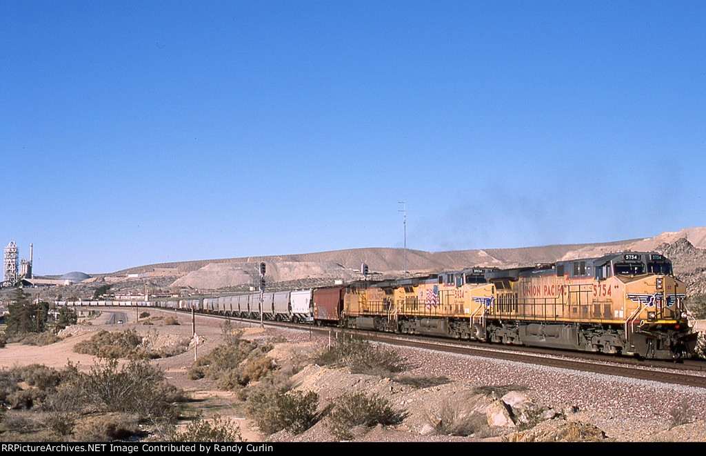 UP 5754 at Oro Grande